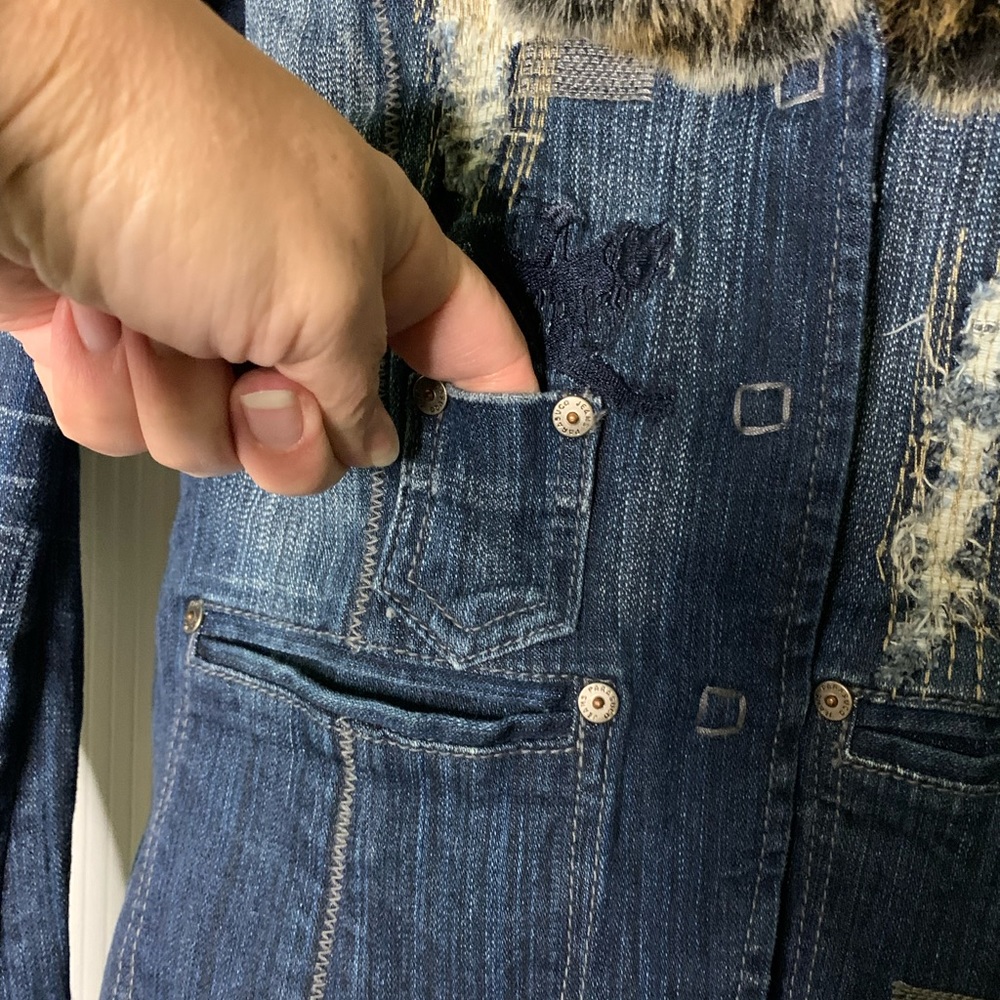 Parasuco Denim Jacket Factory Distressed Removable Faux Fur Collar Embroidery - Picture 6 of 15